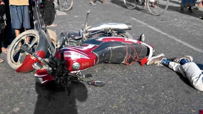 1606631756_5fc3414cf0db4_two-wounded-severely-in-a-bike-accident